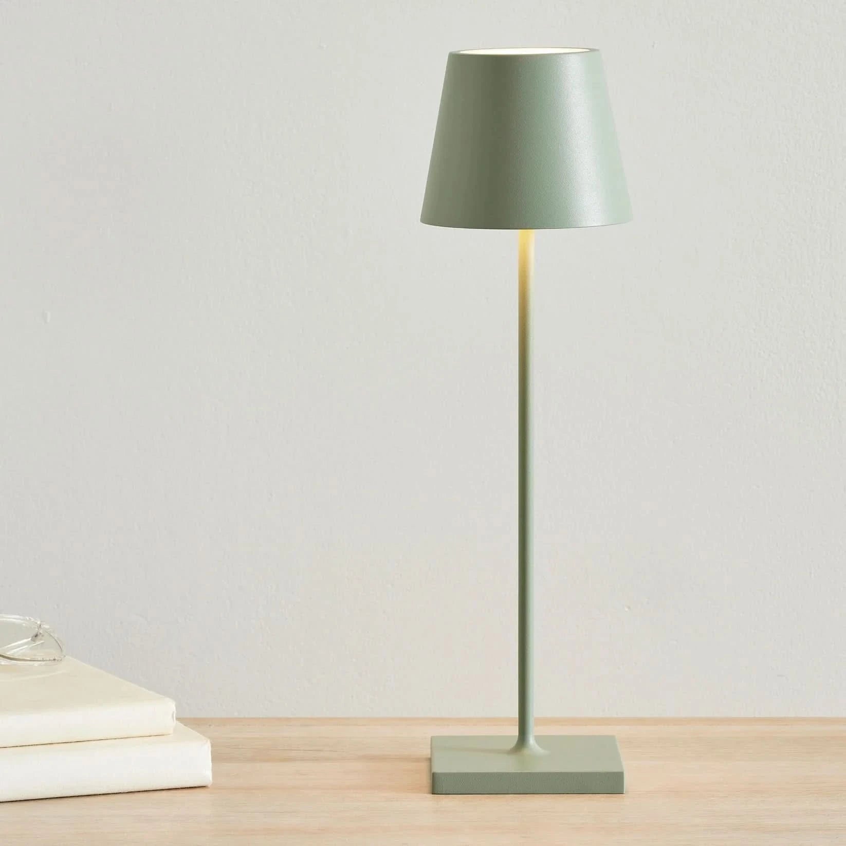 Dimbar Bordslampa – Touchstyrning & Lång Batteritid för Hem & Trädgård